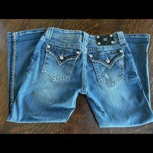 Miss Me distressed Capri